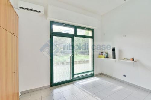 Locale commerciale in vendita a Lissone