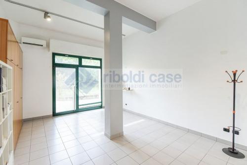 Locale commerciale in vendita a Lissone