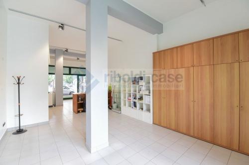 Locale commerciale in vendita a Lissone