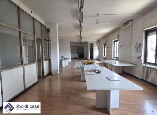Studio/Ufficio in affitto a Varedo