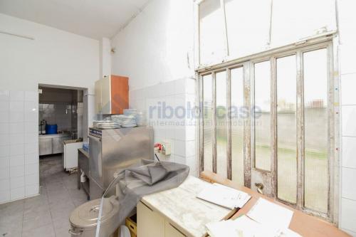 Locale commerciale in vendita a Cesano Maderno