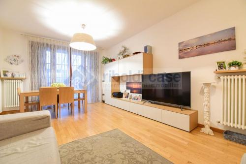 Appartamento in vendita a Verano Brianza