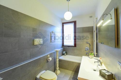 Appartamento in vendita a Verano Brianza
