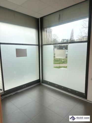 Locale commerciale in vendita a Paderno Dugnano