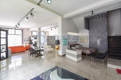 Edificio commerciale o terziario in vendita a Lissone