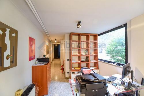 Edificio commerciale o terziario in vendita a Lissone