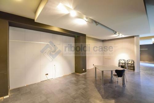 Edificio commerciale o terziario in vendita a Lissone