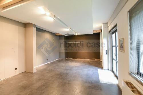 Edificio commerciale o terziario in vendita a Lissone