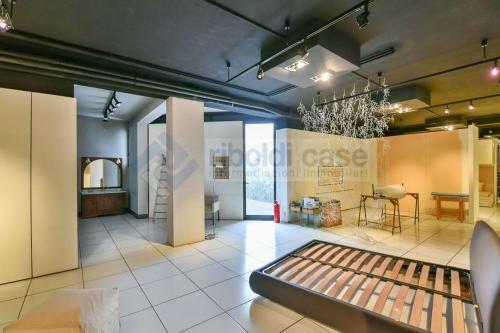 Edificio commerciale o terziario in vendita a Lissone