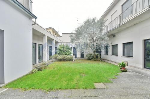 Edificio commerciale o terziario in vendita a Lissone