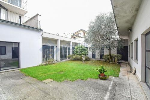 Edificio commerciale o terziario in vendita a Lissone