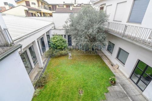 Edificio commerciale o terziario in vendita a Lissone