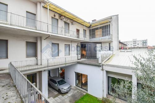 Edificio commerciale o terziario in vendita a Lissone