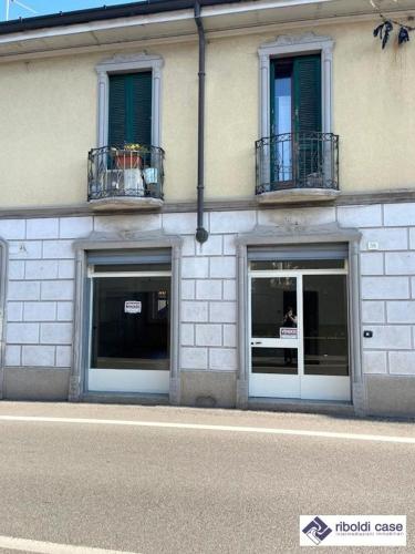 Locale commerciale in vendita a Seregno