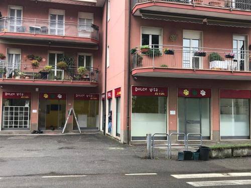 Locale commerciale in vendita a Casatenovo