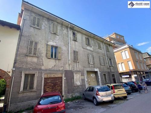 Edificio commerciale o terziario in vendita a Meda