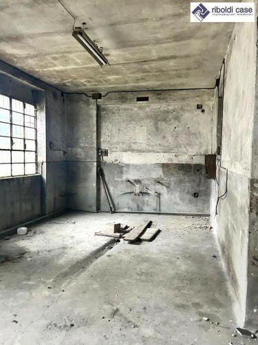 Edificio commerciale o terziario in vendita a Meda