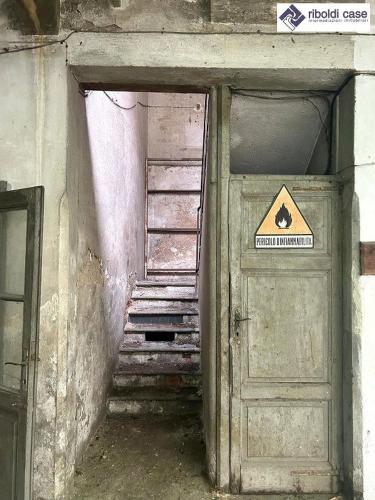 Edificio commerciale o terziario in vendita a Meda