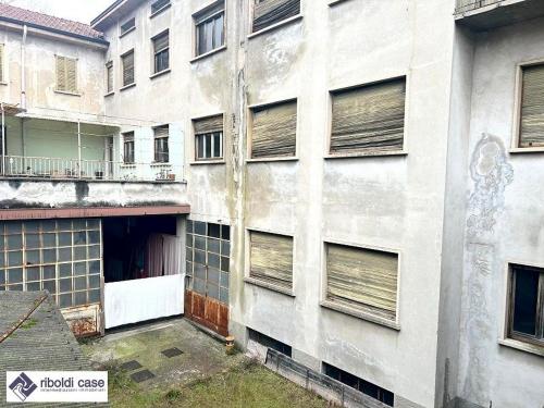 Edificio commerciale o terziario in vendita a Meda