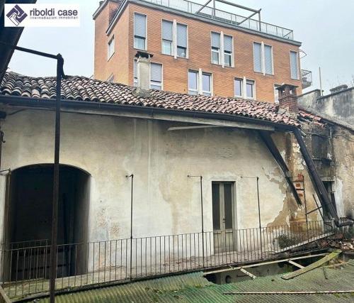 Edificio commerciale o terziario in vendita a Meda