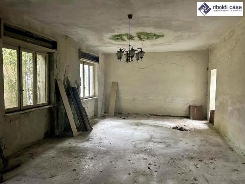 Edificio commerciale o terziario in vendita a Meda