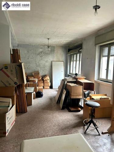 Edificio commerciale o terziario in vendita a Meda