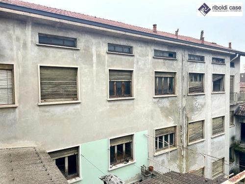 Edificio commerciale o terziario in vendita a Meda