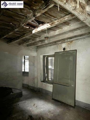 Edificio commerciale o terziario in vendita a Meda