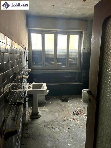 Edificio commerciale o terziario in vendita a Meda