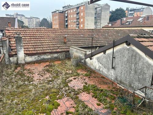 Edificio commerciale o terziario in vendita a Meda