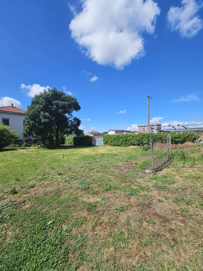 Terreno edificabile in vendita a Carugo