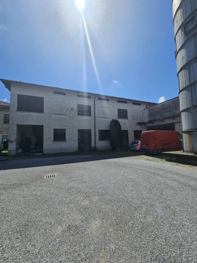 Terreno edificabile in vendita a Carugo