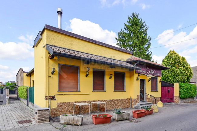 Locale commerciale in vendita a Seveso