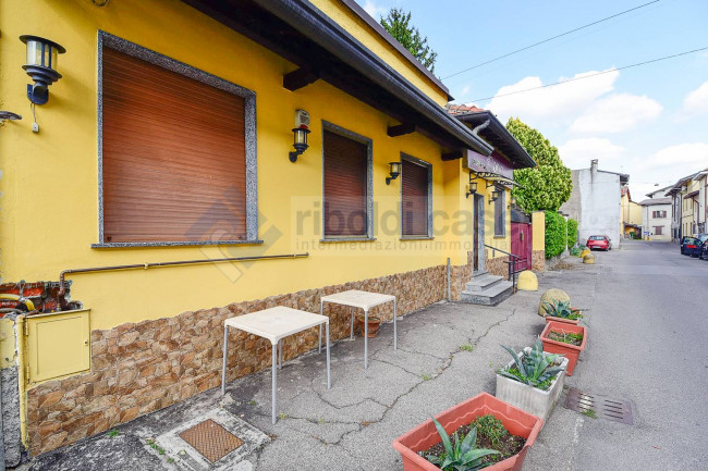 Locale commerciale in vendita a Seveso