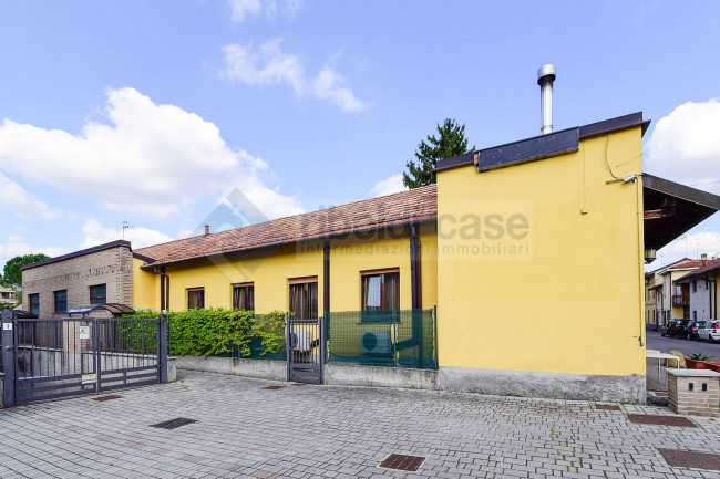 Locale commerciale in vendita a Seveso