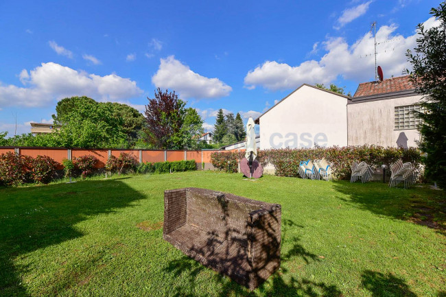 Locale commerciale in vendita a Seveso