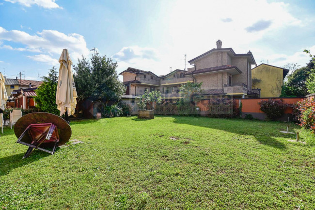Locale commerciale in vendita a Seveso