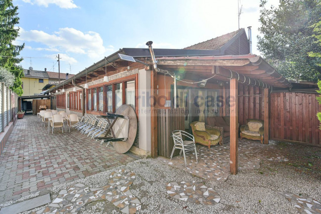 Locale commerciale in vendita a Seveso