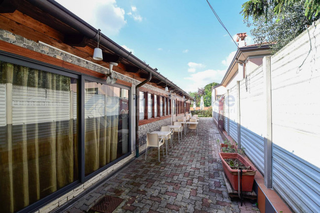 Locale commerciale in vendita a Seveso