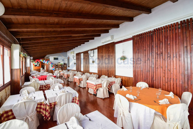 Locale commerciale in vendita a Seveso