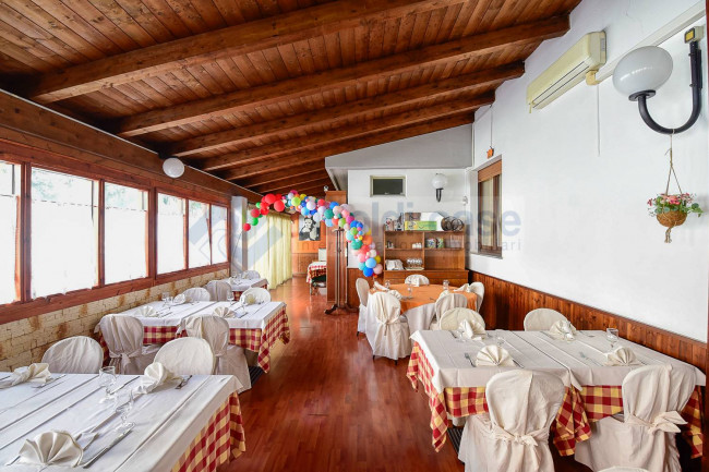Locale commerciale in vendita a Seveso