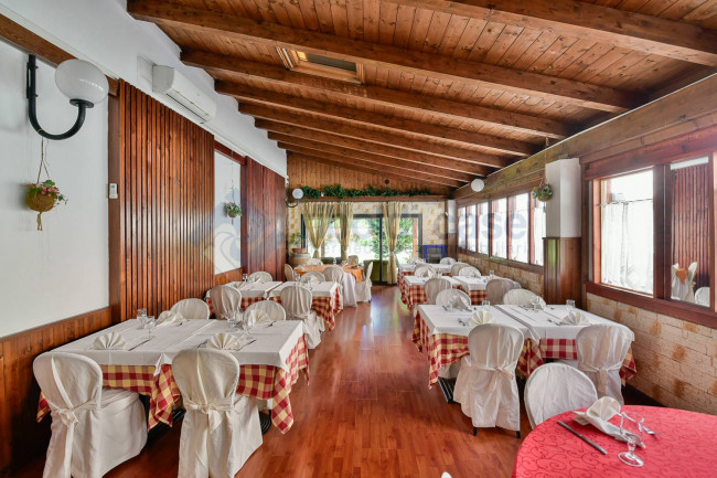 Locale commerciale in vendita a Seveso