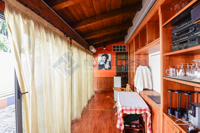 Locale commerciale in vendita a Seveso