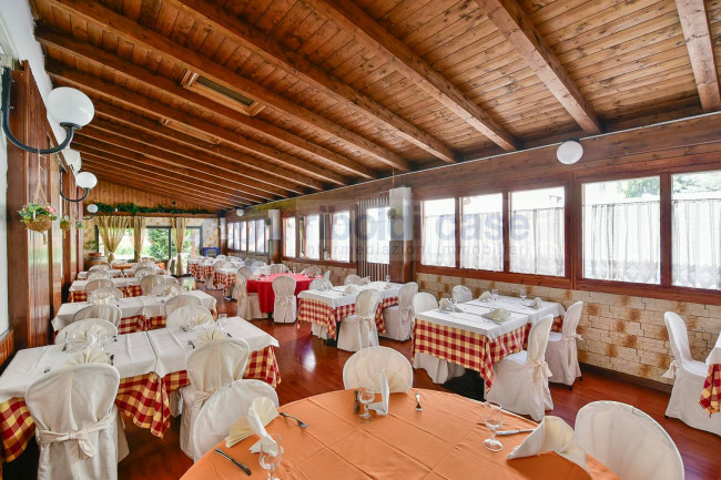 Locale commerciale in vendita a Seveso