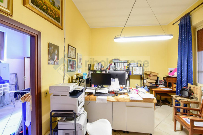 Locale commerciale in vendita a Seveso