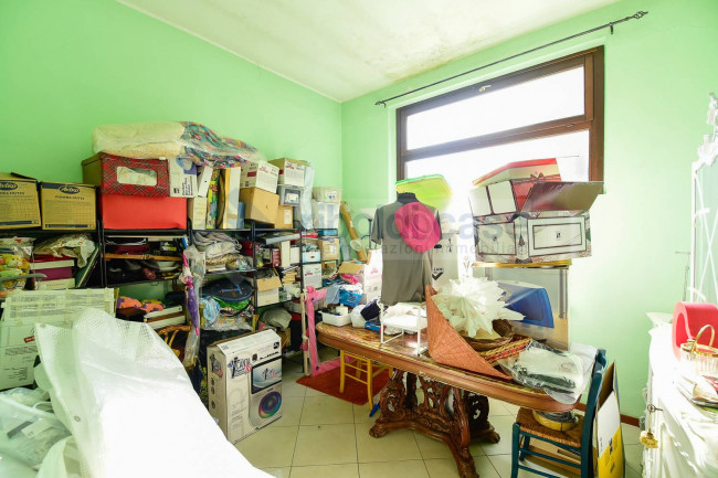 Locale commerciale in vendita a Seveso