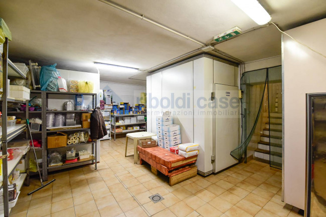 Locale commerciale in vendita a Seveso