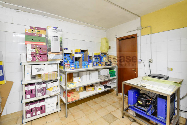 Locale commerciale in vendita a Seveso