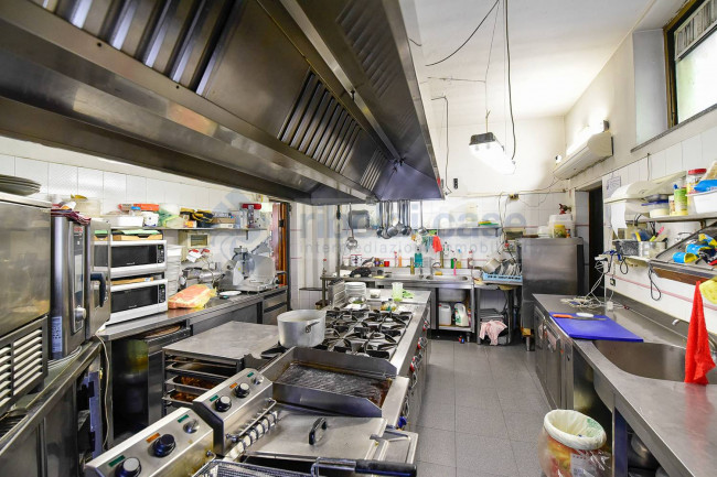 Locale commerciale in vendita a Seveso