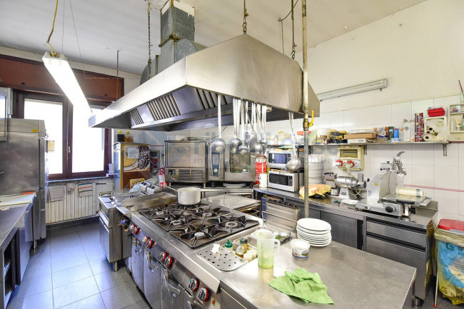 Locale commerciale in vendita a Seveso